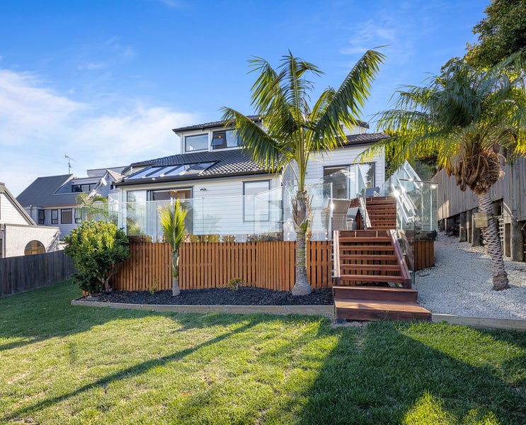 4 Calypso Place, Rothesay Bay, Auckland - Carousel 1