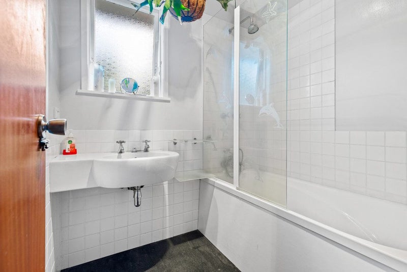 22 Thuja Street, Green Bay, Auckland - Carousel 20