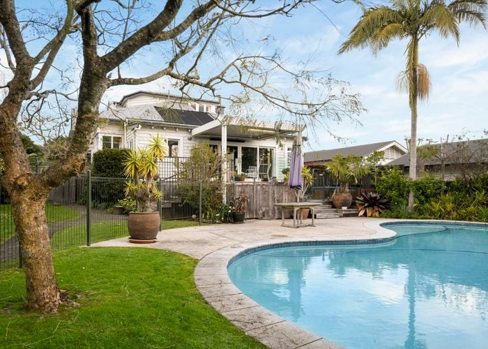 4 Cremorne Street, Herne Bay, Auckland - Carousel 1