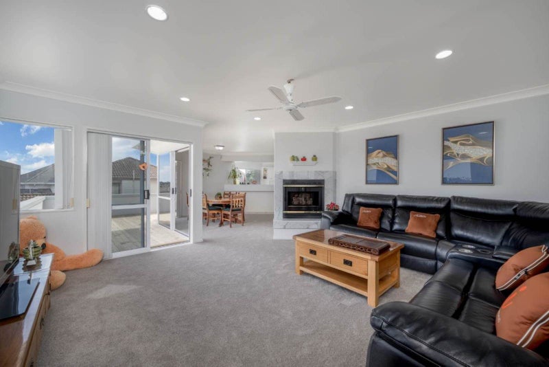 116 Simmental Crescent, Somerville, Manukau - Carousel 2