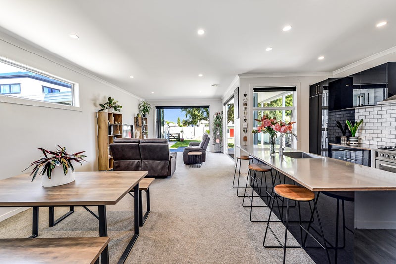 32 Irvine Street, Frankton, Hamilton - Carousel 1