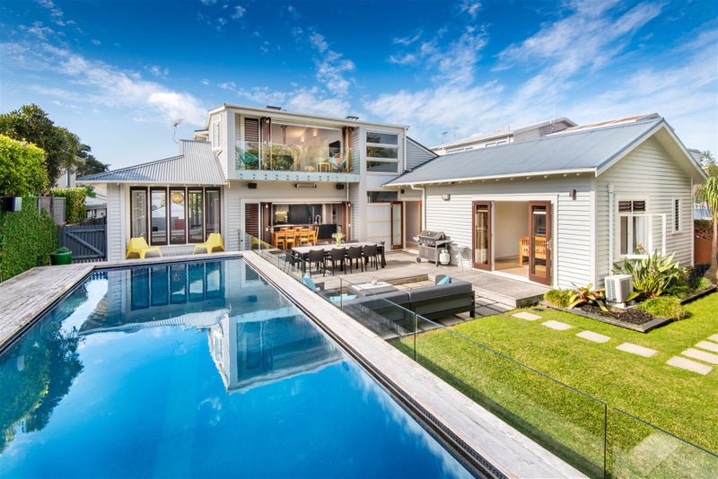 19 Hamana Street, Narrow Neck, Auckland - Carousel 1