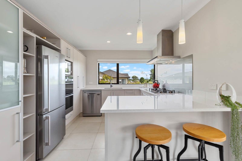 9 Wick Place, Wattle Downs, Auckland - Carousel 2