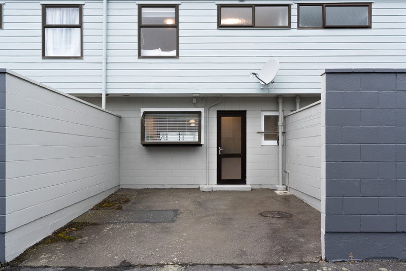 21/4 Dr Taylor Terrace, Johnsonville, Wellington - Carousel 11