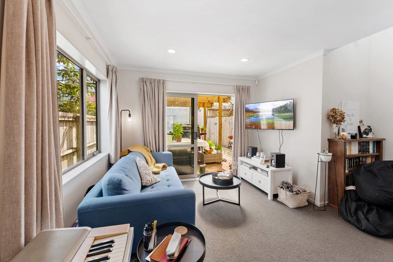 81A Cambridge Terrace, Papatoetoe, Auckland - Carousel 1