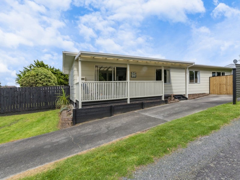 57 Queens Road, Waikanae Beach, Waikanae - Carousel 2