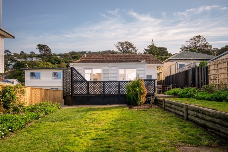 113 Queens Drive, Lyall Bay, Wellington - Carousel 1