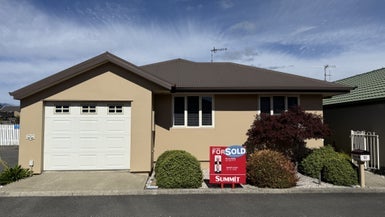 10 Ivy Crescent, Richmond, Richmond - Carousel 1