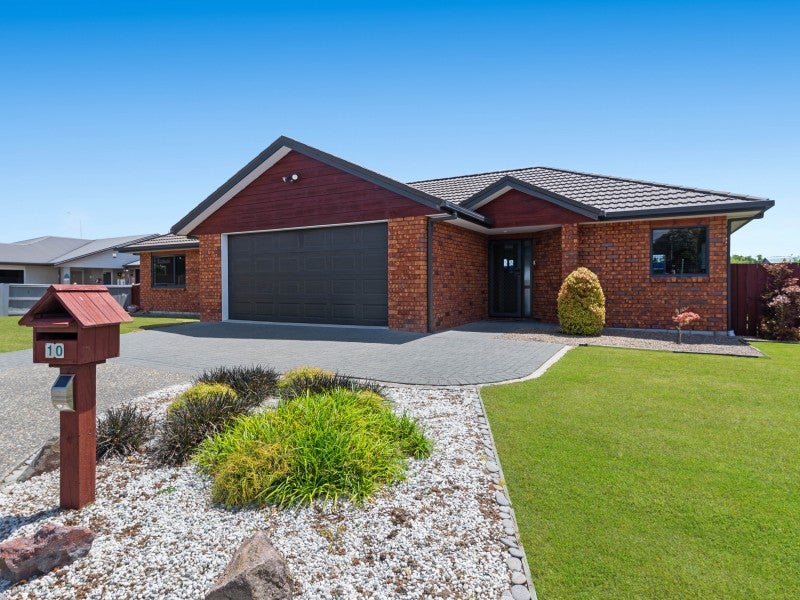 10 Owhatiura Drive, Lynmore, Rotorua - Carousel 2