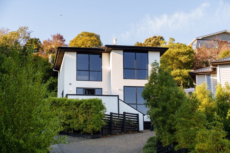 25 Brugh Place, Andersons Bay, Dunedin - Carousel 1