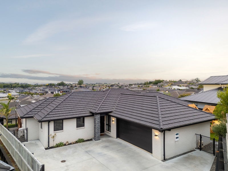 20 Rose Berry Crescent, Flagstaff, Hamilton - Carousel 2