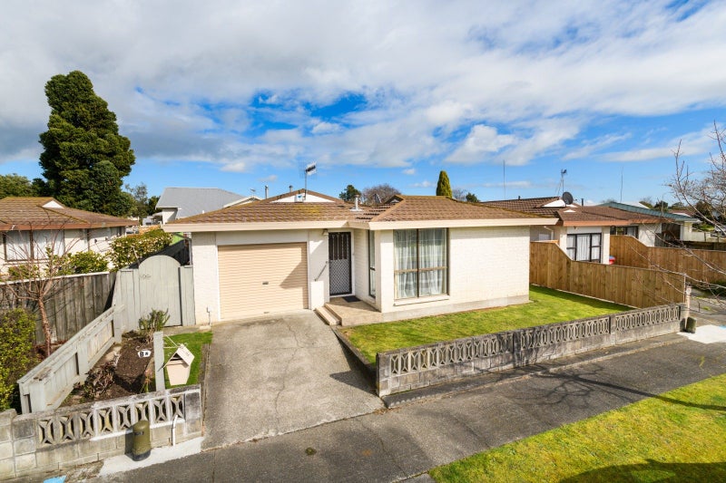 1A Lowestoft Place, West End, Palmerston North - Carousel 1