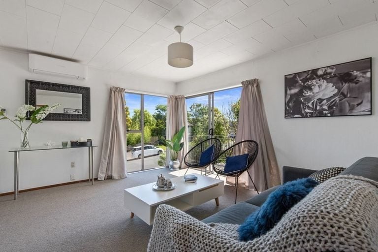 4A Lavery Place, Sunnynook, Auckland - Carousel 2
