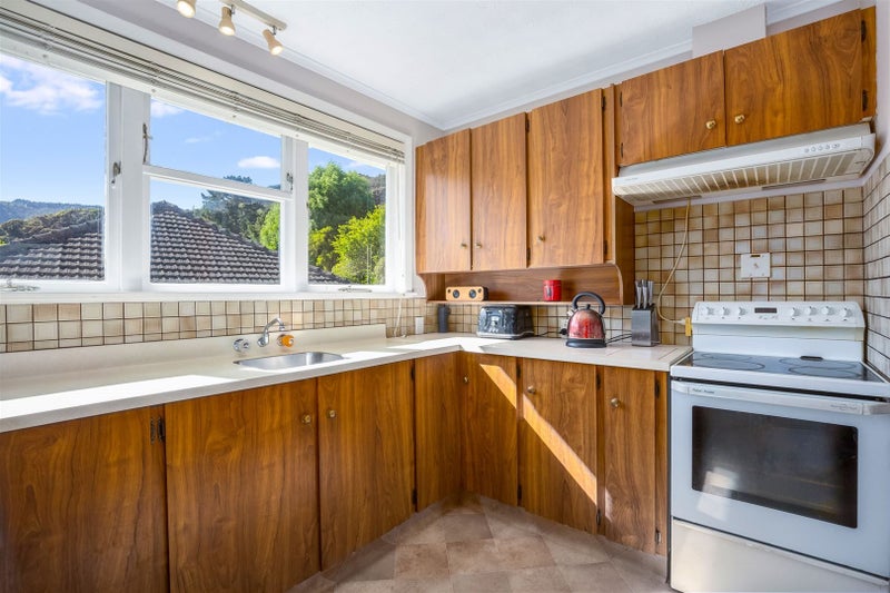 220 Waddington Drive, Naenae, Lower Hutt - Carousel 2