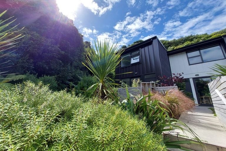 1 Rua Kai Way, Brooklyn, Wellington - Carousel 2