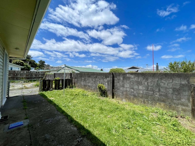 4 Simons Street, Moturoa, New Plymouth - Carousel 10