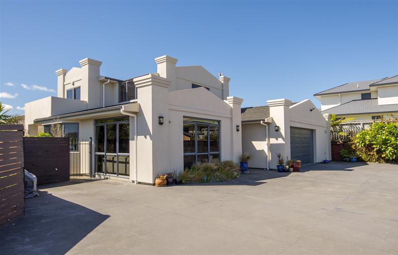 10 Silver Pine Avenue, Woodridge, Wellington - Carousel 1