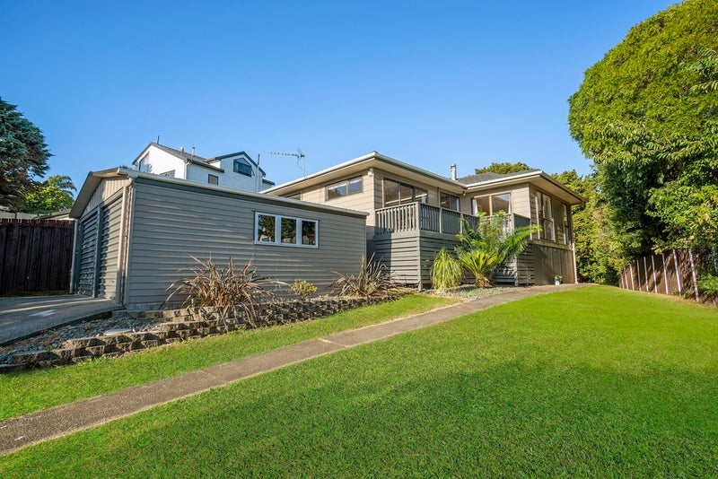 97 Redoubt Road, Goodwood Heights, Auckland - Carousel 1