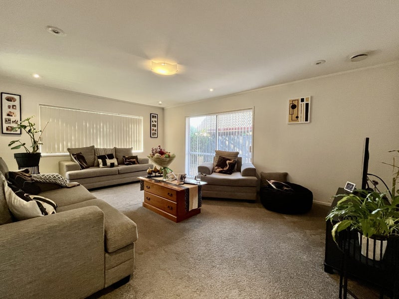 2 Merino Avenue, Somerville, Manukau - Carousel 1