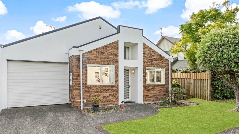 20 Vinograd Drive, Te Atatu Peninsula, Auckland - Carousel 1