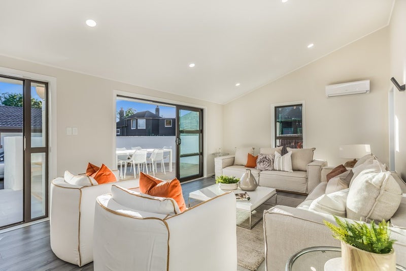 2/154 Orakei Road, Remuera, Auckland - Carousel 2