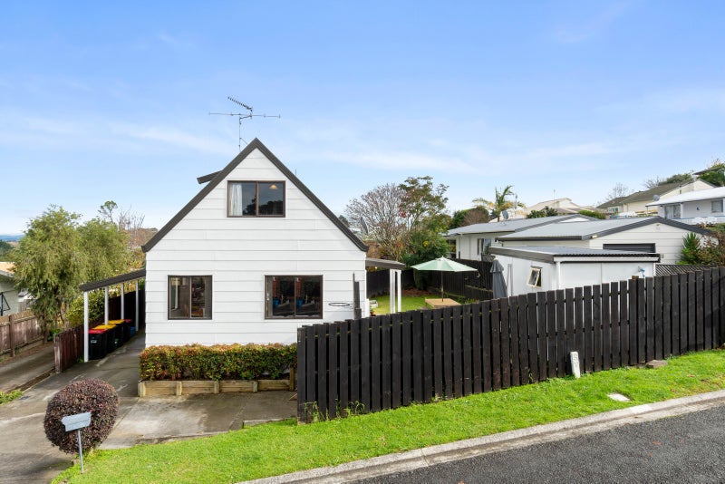 13 Pokapu Place, Bethlehem, Tauranga - Carousel 2