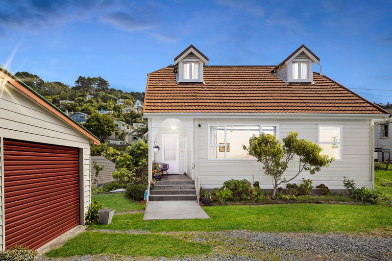 15 Naughton Terrace, Kilbirnie, Wellington - Carousel 1