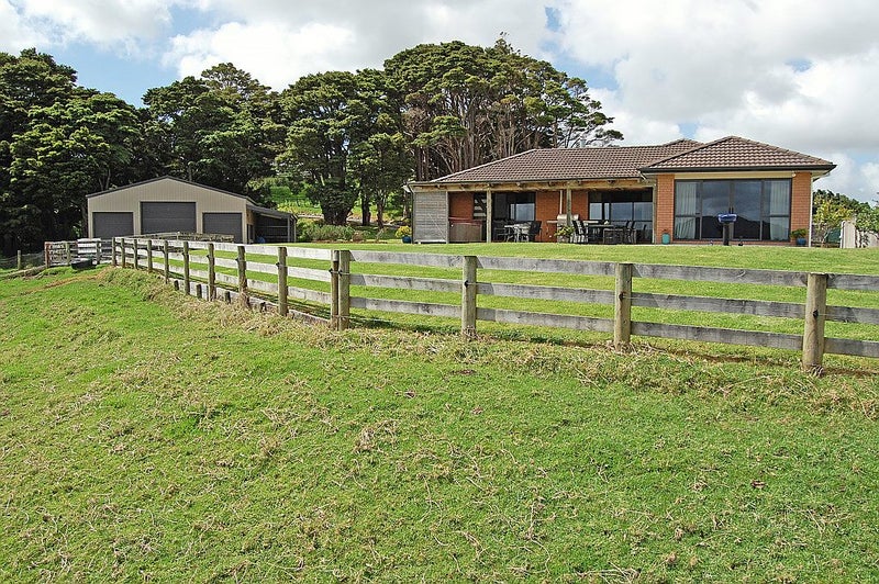 34 Tawa Avenue, Kaiwaka - Carousel 1