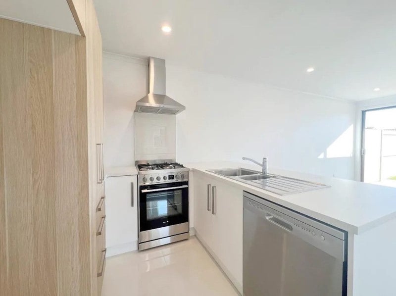 2/2 Masefield Drive, Enderley, Hamilton - Carousel 2