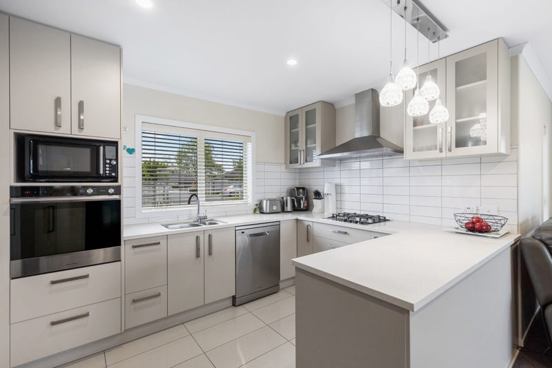 11 Southbrook Close, Glenview, Hamilton - Carousel 1