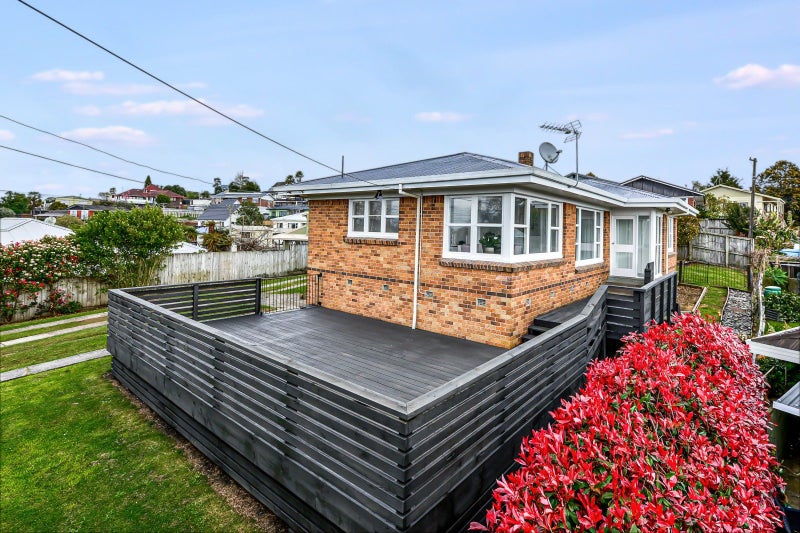 49 Livingstone Avenue, Nawton, Hamilton - Carousel 1