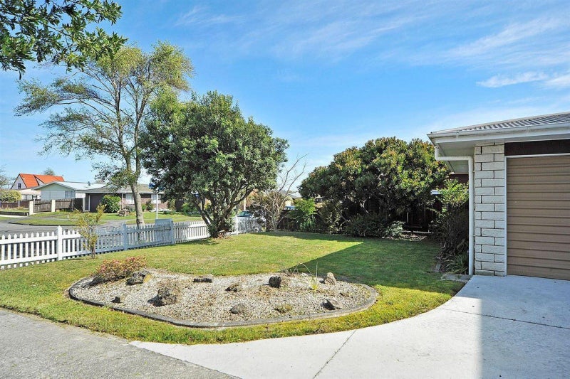 15 Colonial Place, Kelvin Grove, Palmerston North - Carousel 6