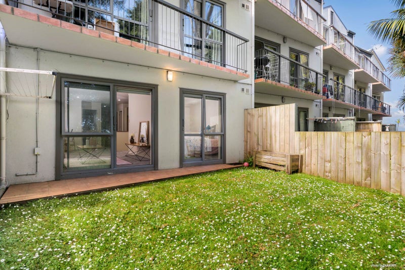 36B Eric Paton Way, Saint Johns, Auckland - Carousel 1