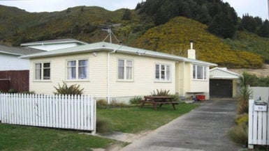18 Thirlmere Street, Wainuiomata, Lower Hutt - Carousel 1
