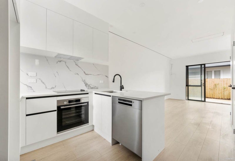 8/6 Williams Avenue, Pakuranga, Auckland - Carousel 2