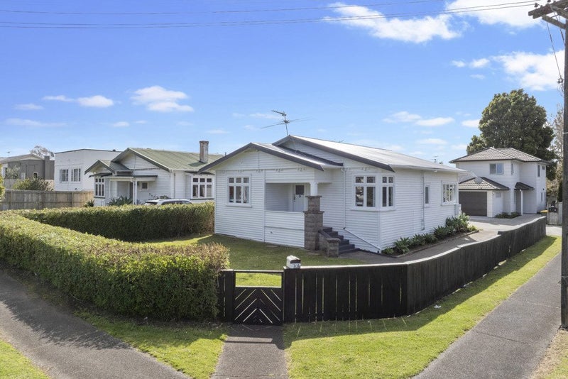 83 Hastie Avenue, Mangere Bridge, Auckland - Carousel 1