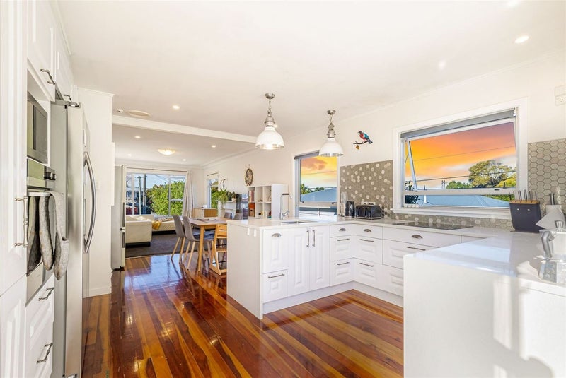 21 Covil Avenue, Te Atatu South, Auckland - Carousel 2