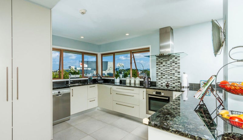 2B/6 The Promenade, Takapuna, Auckland - Carousel 2