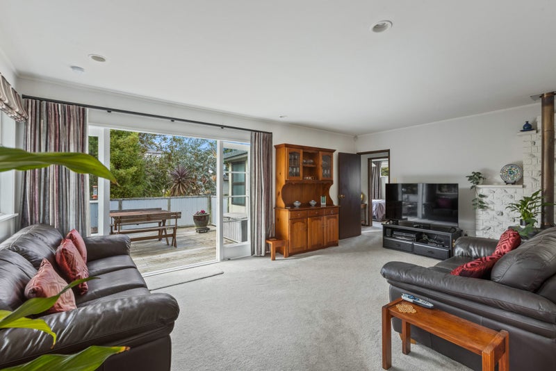 46 Normanton Street, Glenfield, Auckland - Carousel 2