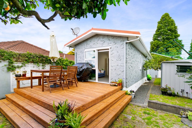 13 Taikata Rd, Te Atatu Peninsula, Waitakere - Carousel 2