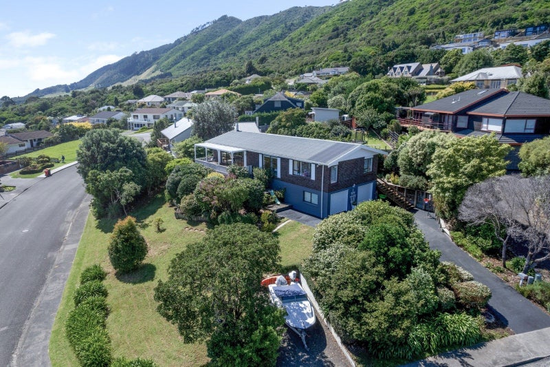 1 Mohua Street, Waikanae - Carousel 1