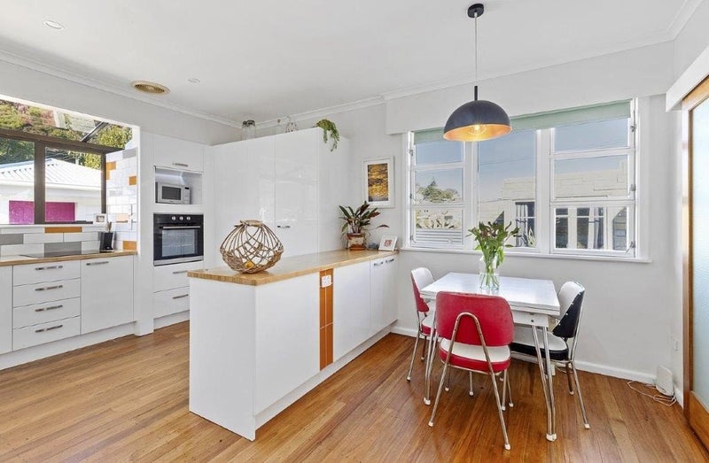 58 Airlie Road, Plimmerton, Porirua - Carousel 1