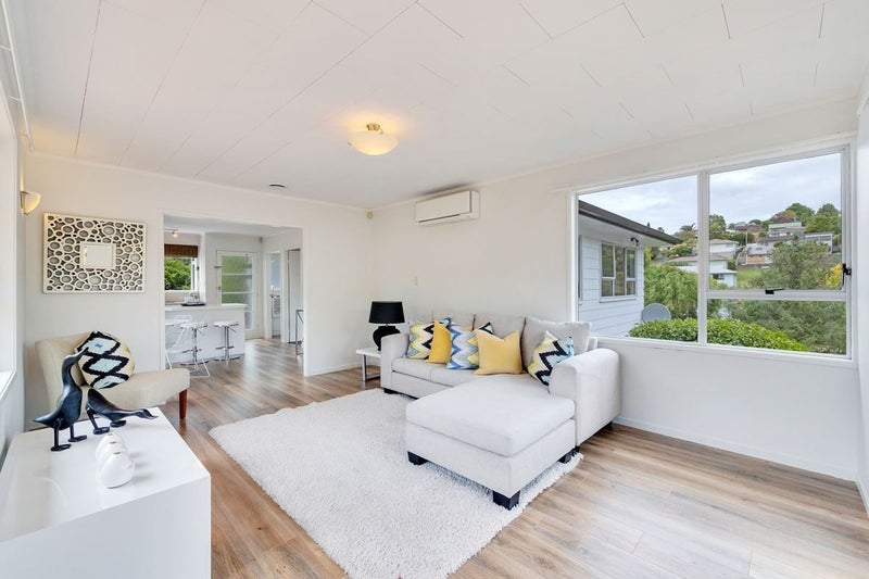 12 Topliss Drive, Northcross, Auckland - Carousel 2