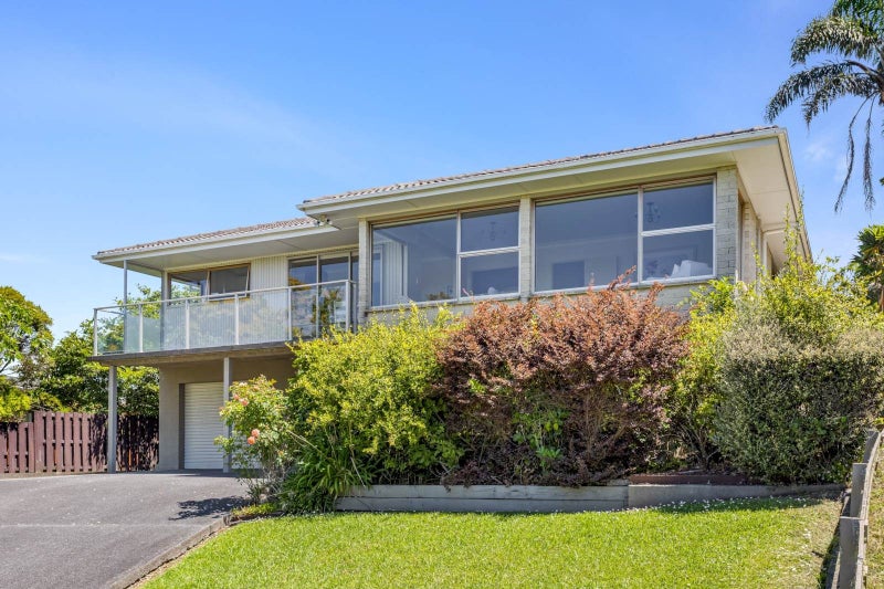 9 Sandford Street, Campbells Bay, Auckland - Carousel 1
