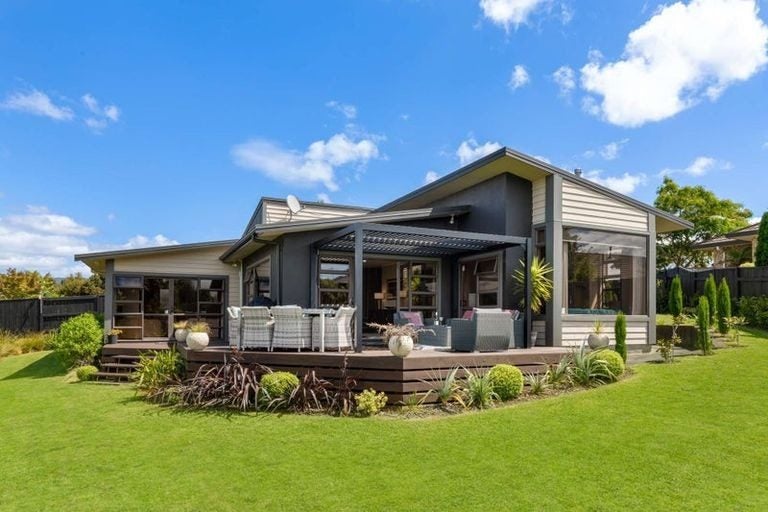 28 Johnstone Drive, Fitzherbert, Palmerston North - Carousel 1