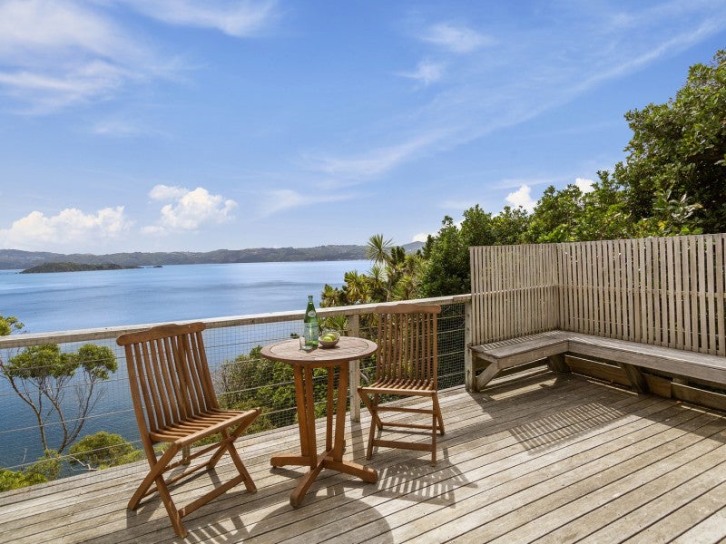 51 Ferry Road, Days Bay, Lower Hutt - Carousel 1