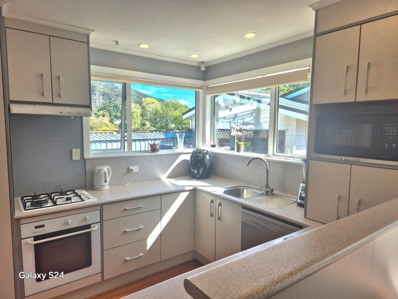 18 Parnell Street, Fairfield, Lower Hutt - Carousel 2