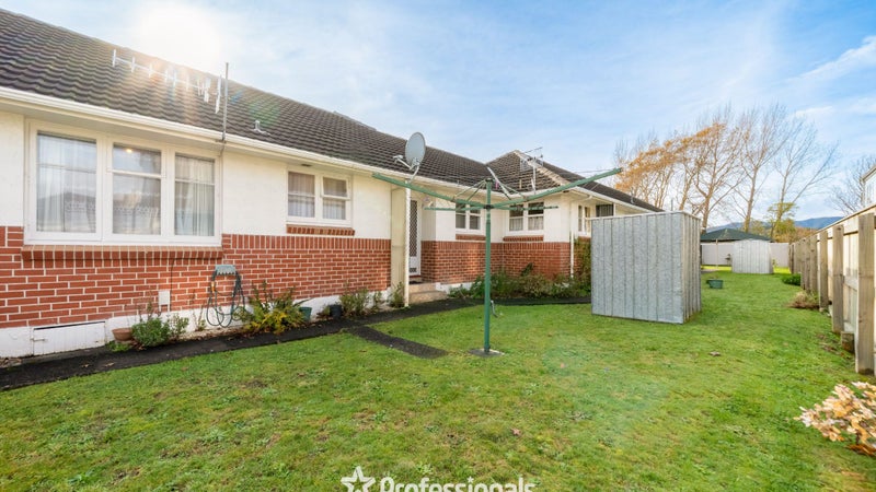 46 Pine Avenue, Upper Hutt Central, Upper Hutt - Carousel 1