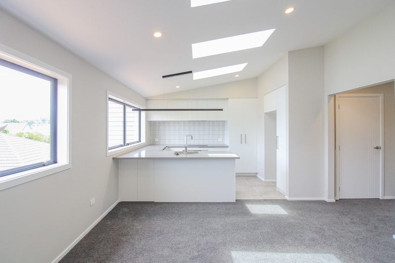 4/7 Grays Road, Plimmerton, Porirua - Carousel 2