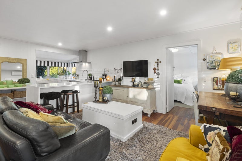 31 Alison Road, Surfdale, Waiheke Island - Carousel 2